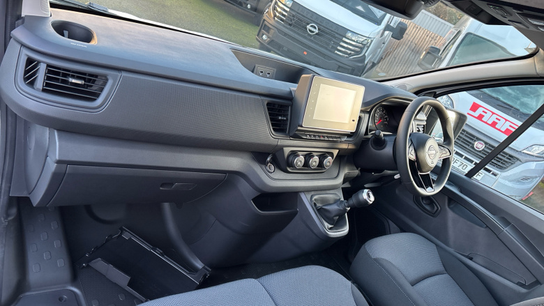 Nissan Primastar 30 L1 Diesel 2.0 dCi 150ps H2 Acenta Van